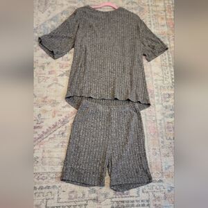 Gray Ribbed Sweater Knit Top and Shorts Set Size M